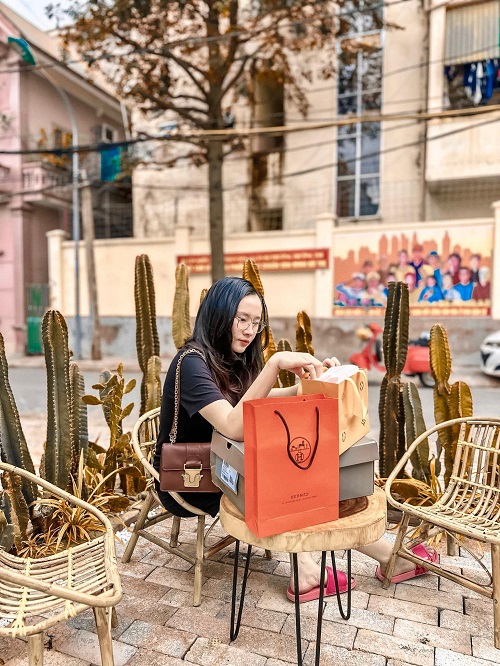 Muôn vẻ giới trẻ chi tiêu Tết 2023: Người tốn 50 triệu, người xác định 0 đồng!